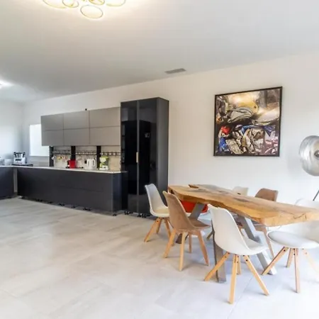 Belle Maison Avec Piscine